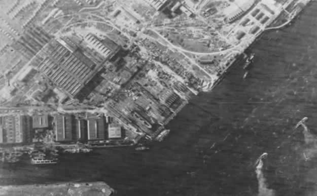 Los Astilleros Deutsche Werft AG. Tras un bombardeo de la RAF