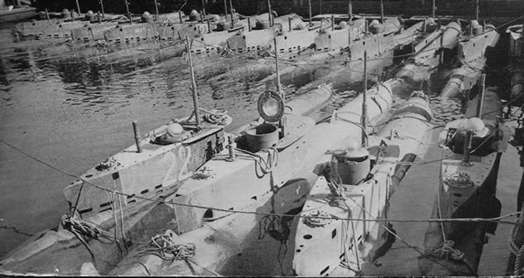 Un Grupo de sumergibles enanos del Tipo XXVII "Seehund"