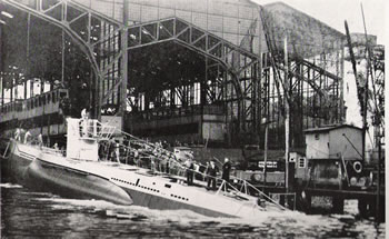 Los Astilleros Krupp Germania Werft con su caracter&iacute;stico techo de cristal